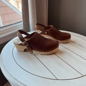 Lotta Clogs with Tractor Sole